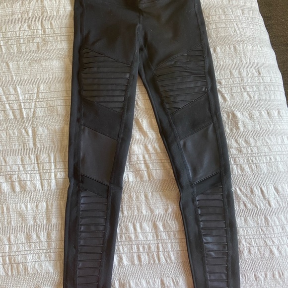 Alo Black Moto Legging - Picture 5 of 5